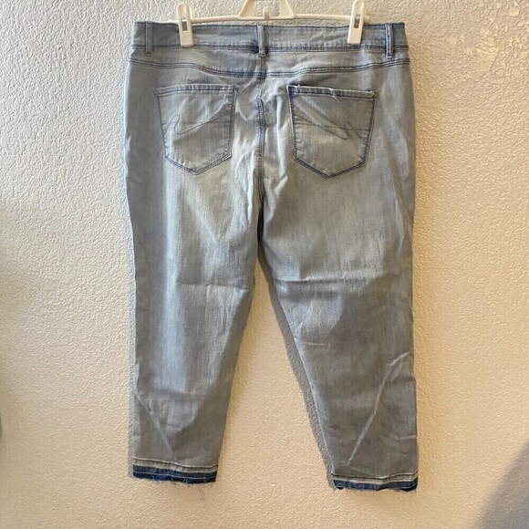 NWT Cato Est. 1946 Denim Womens Blue Light Wash Mid Rise Cropped Jeans 16 - Picture 3 of 8